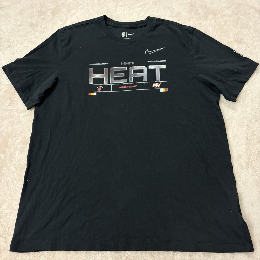 Miami Heat Nike Shirt Mens XL Black Crew Neck Essential Short Sleeve Tee